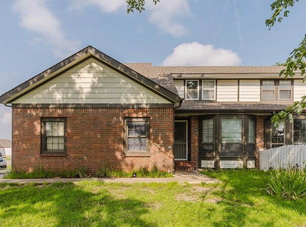 1517 S Goebel, Wichita, KS 67207