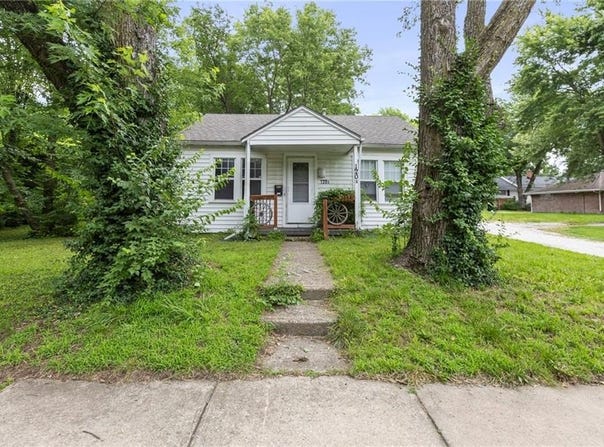 120 S Pine Street, Olathe, KS 66061