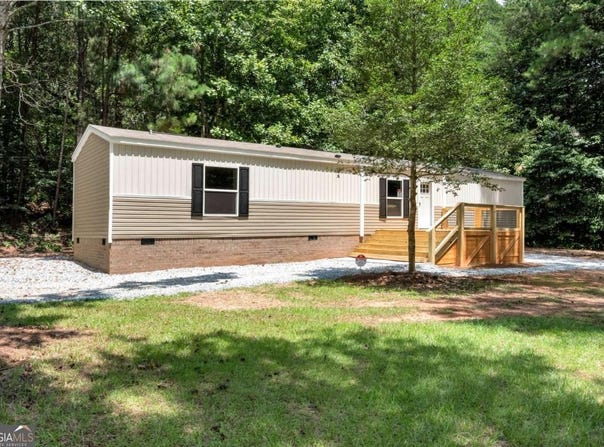 110 Oakwood, Lavonia, GA 30553