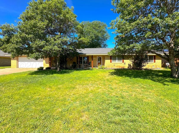 900 Bennett Drive, Dumas, TX 79029