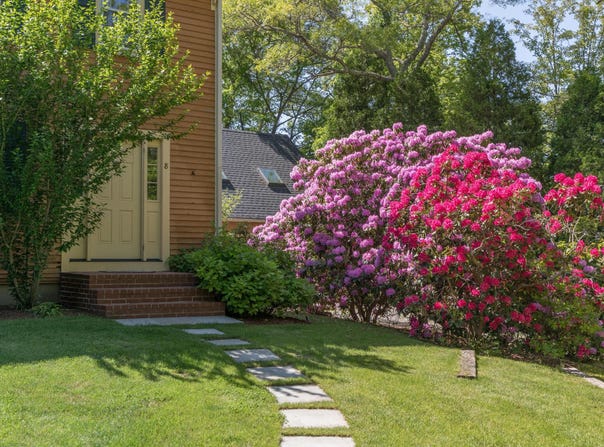 8 School House Village, Oak Bluffs, MA 02557