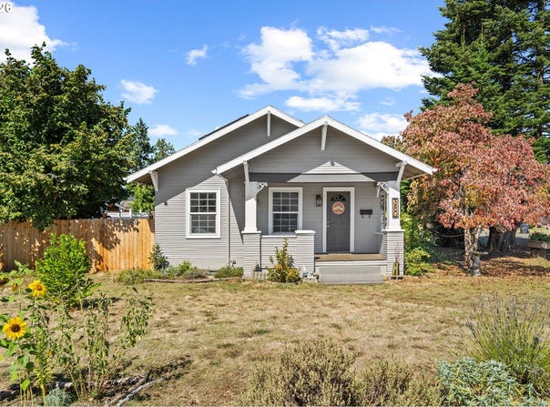 380 E BERKELEY St, Gladstone, OR 97027