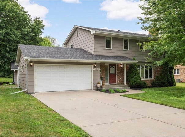 6329 Peacedale Avenue, Edina, MN 55424