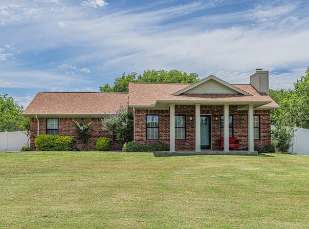 204 S Spring Branch Trail, Springtown, TX 76082