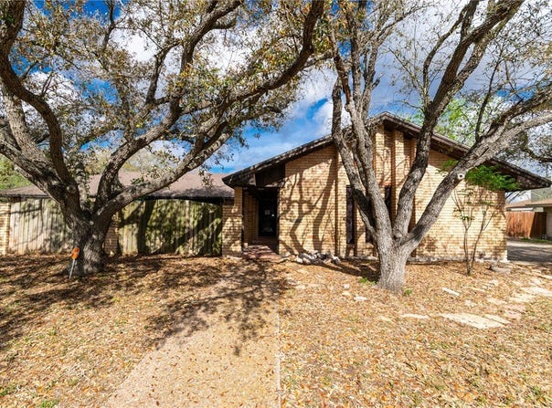 743 Retama Avenue, Taft, TX 78390