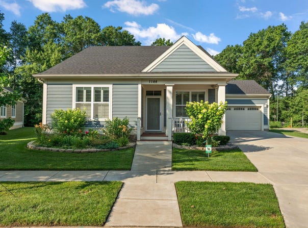 1144 Weaver Way, Chesterton, IN 46304