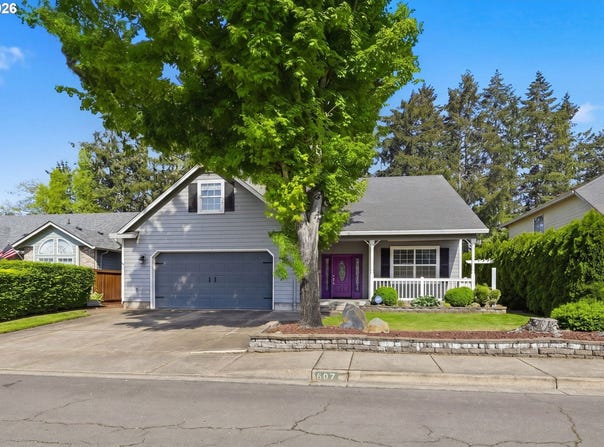 667 72ND St, Springfield, OR 97478