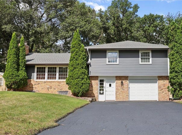 325 Quaker Lane N, Plymouth, MN 55441