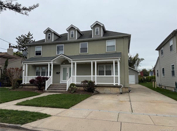 33 3rd Avenue, Westbury, NY 11590