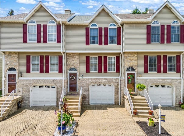 317 Brohios Dr, Center Twp, PA 15061