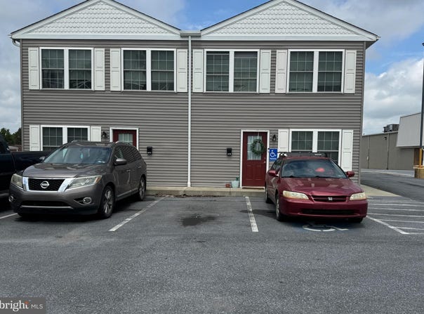 427 W MAIN STREET, NEW HOLLAND, PA 17557