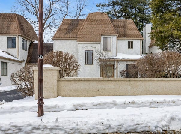 89 Park Gate Drive, Edison, NJ 08820