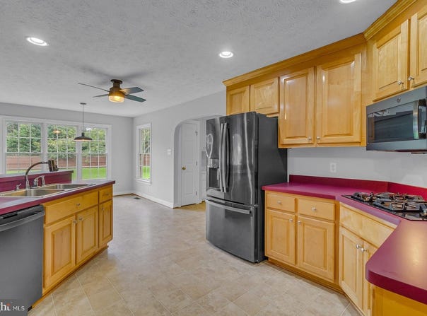 47 ROSEBERRY LANE, URBANNA, VA 23175