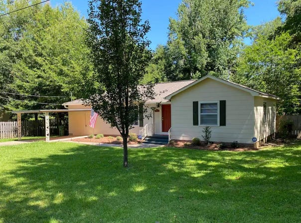 1917 Brooklane Dr., Hattiesburg, MS 39401