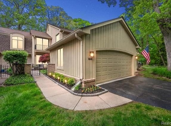 1161 Hillpointe Circle, Bloomfield Hills, MI 48304