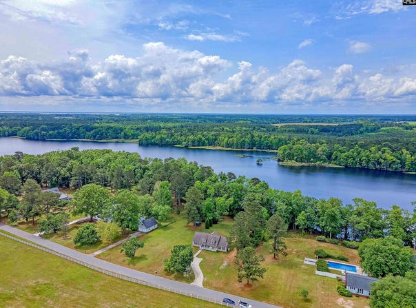 1403 Winnwood Lane, Summerton, SC 29148