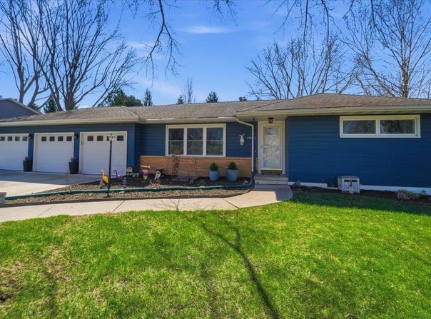 1924 Timberledge Drive, Cedar Falls, IA 50613