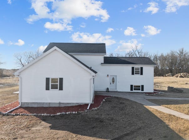 5429 BRODERICK Road, OMRO, WI 54963