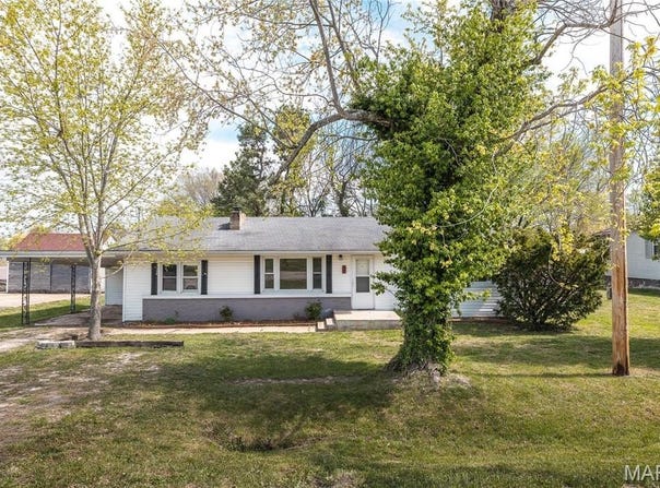 406 N Locust Street, Richland, MO 65556