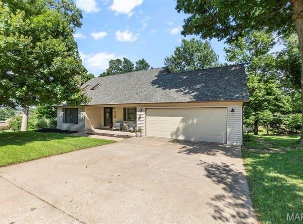 1106 Lakewood Drive, Jackson, MO 63755
