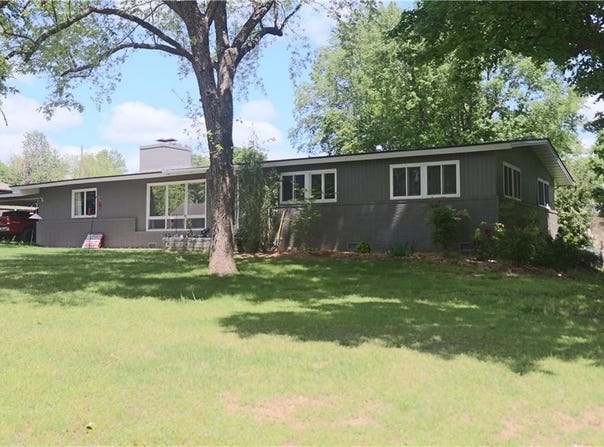 1503  W Park, Harrison, AR 72601