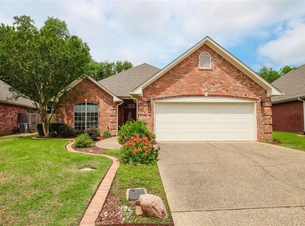 5816 Hollybrook Drive, Tyler, TX 75703
