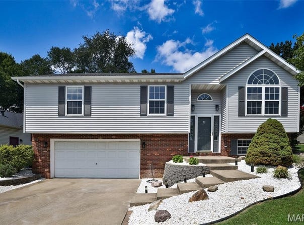 32 Windermere Drive, Glen Carbon, IL 62034
