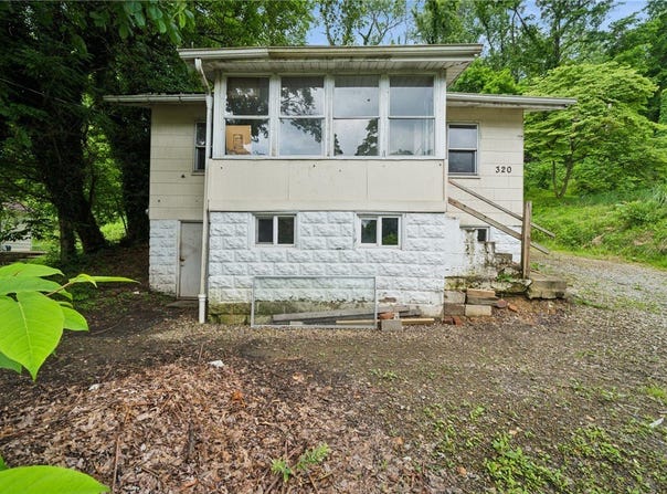 320 Cline St, E Pittsburgh, PA 15112