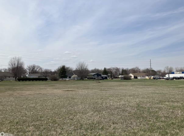 2405 15th Avenue N, Clear Lake, IA 50428