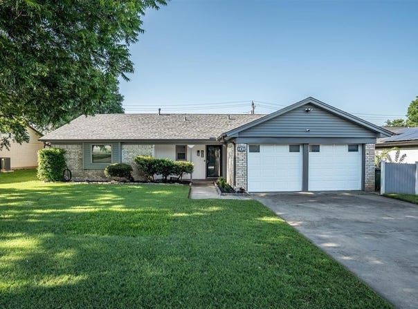 808 Ridge Drive, Bedford, TX 76021