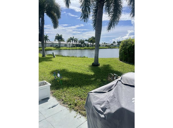 2100 SW Lake Circle Drive, Boynton Beach, FL 33426