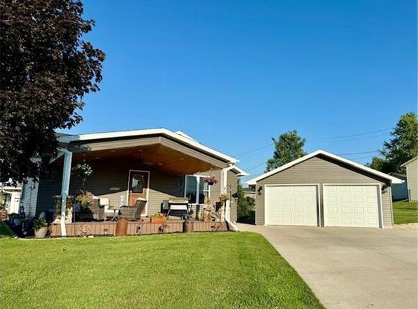 602 E Newburg Avenue, Mabel, MN 55954