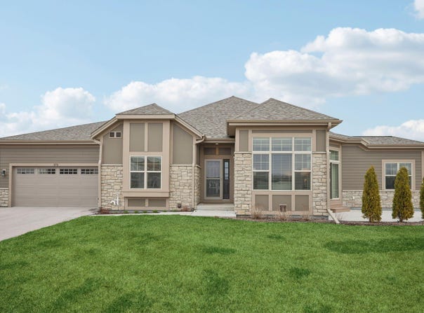 375 Standing Stone Dr, Waukesha, WI 53189