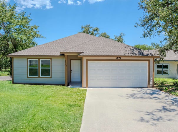 2230 McArthur Avenue, Kingsland, TX 78639
