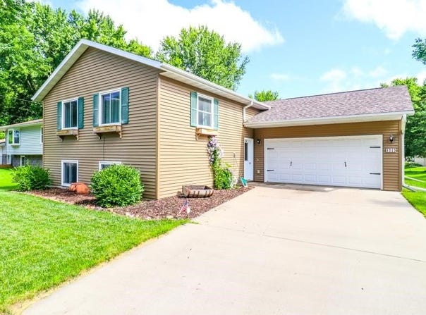 1015 E BLODGETT STREET, Marshfield, WI 54449
