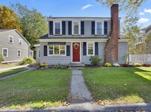 16 Charlton St, Sturbridge, MA 01566