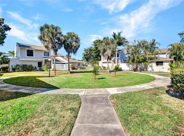 1423 SW Courtyards Terrace, Cape Coral, FL 33914