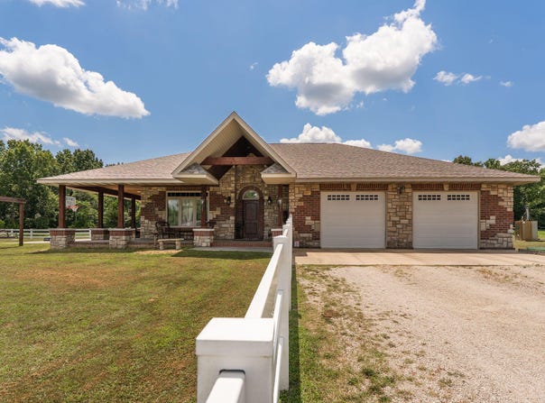 201 Pioneer Drive, Seymour, MO 65746