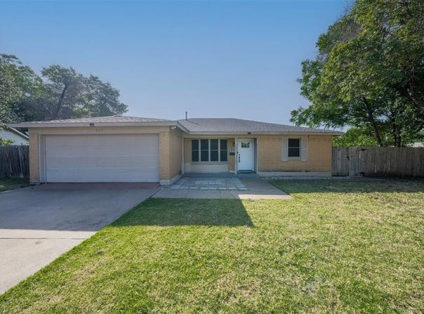 637 Pinto Lane, Saginaw, TX 76179