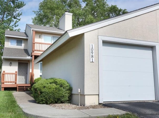 10981 Rosehill Road, Overland Park, KS 66210