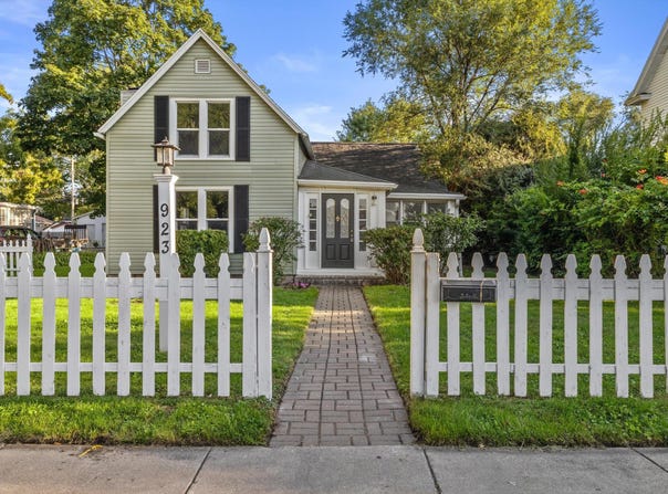 923 Marshall St, Lake Geneva, WI 53147