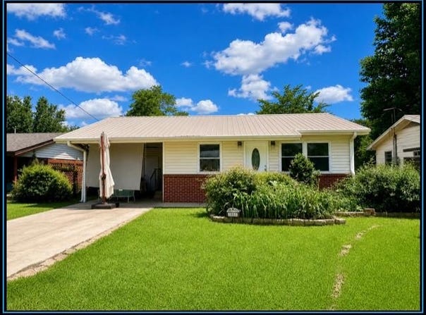 1055 EASTVIEW, GRENADA, MS 38901