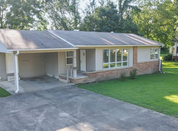 615 S McCombs, Martin, TN 38237