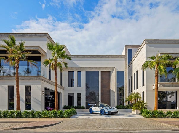 Palm Jumeirah Rd, Dubai, Dubai