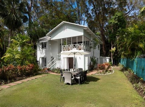 Barton Beach House, Holetown, Saint James