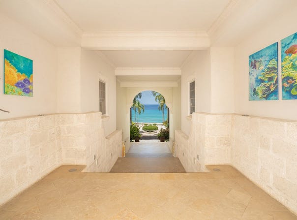 Mantaray Villa, Derricks, 