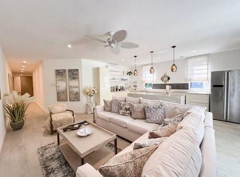 One Queen's Street Apartment No. 3, Speightstown, Saint Peter