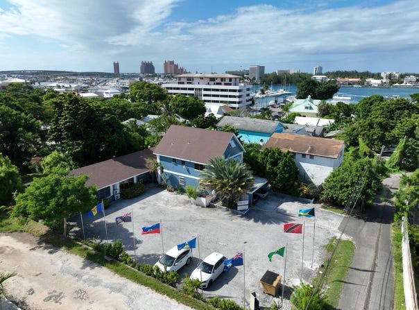 8 Mosley Ln., Nassau, The Bahamas, Shirley Street, New Providence