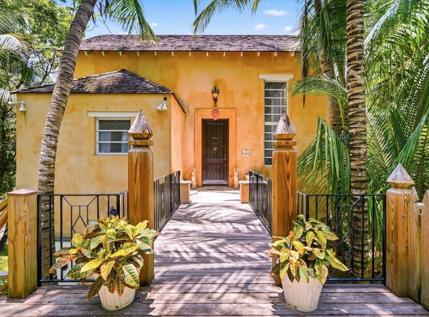 SANDYCOMBE, Eleuthera, Eleuthera