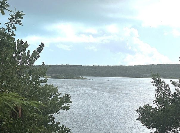 32VM+VR, Clarence Town, Long Island